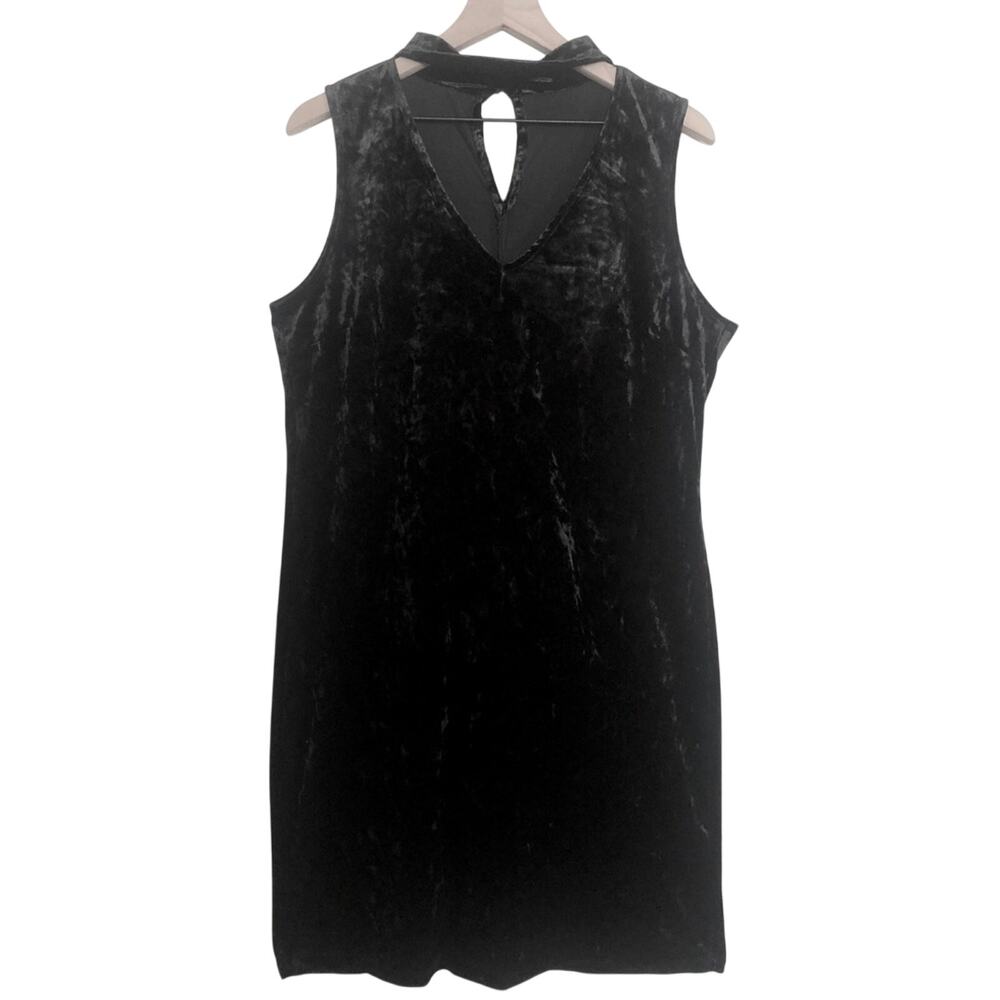 Twice Chic Boutique Velvet Curves Ahead Little Black Bodycon V-Neck Mini Dress